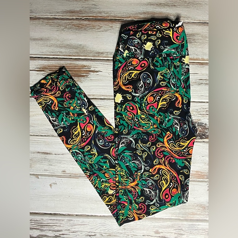 NWOT RARE Vintage LuLaRoe Paisley Leggings OS
